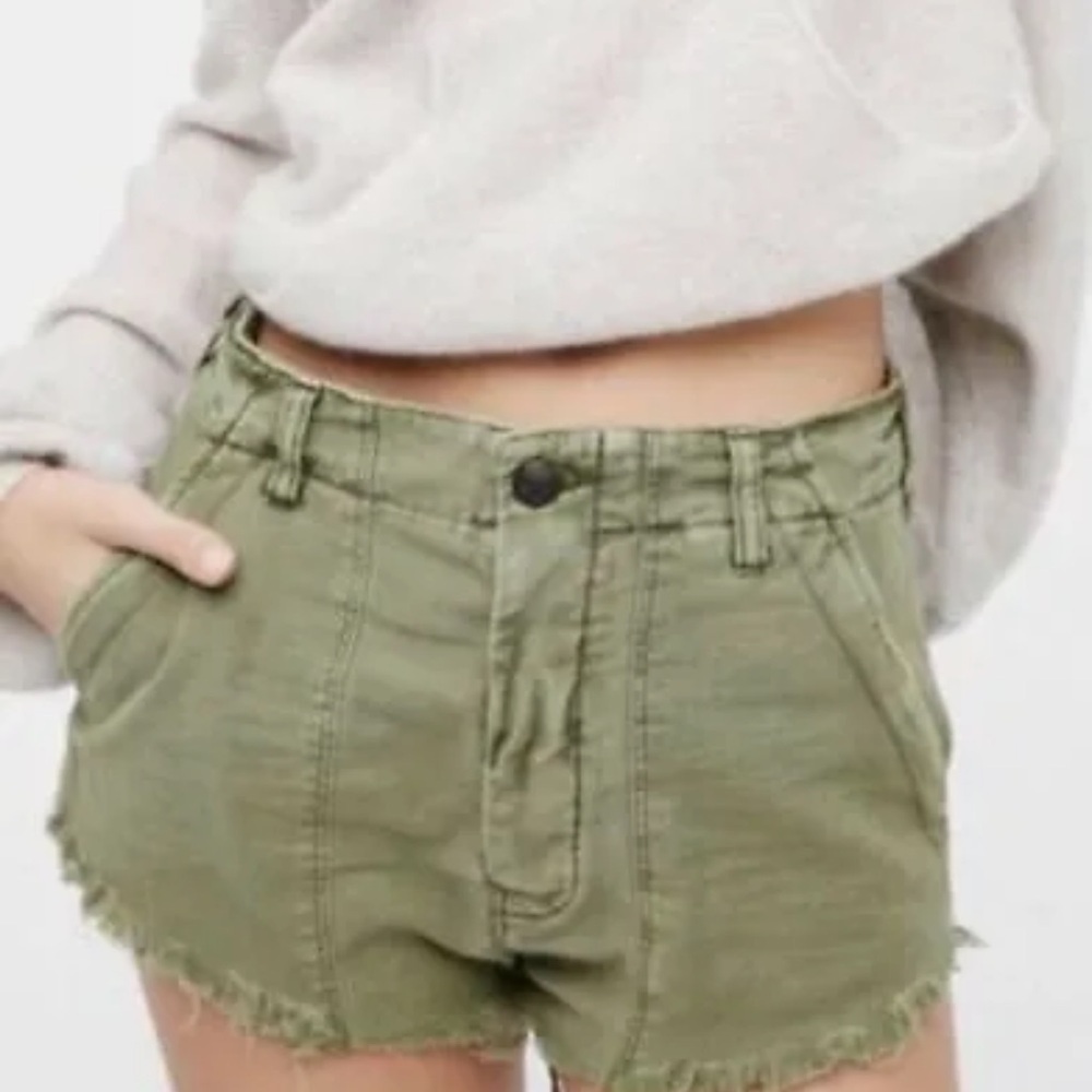 FREE PEOPLE High Rise Raw Patched Standoff Shorts Size 8